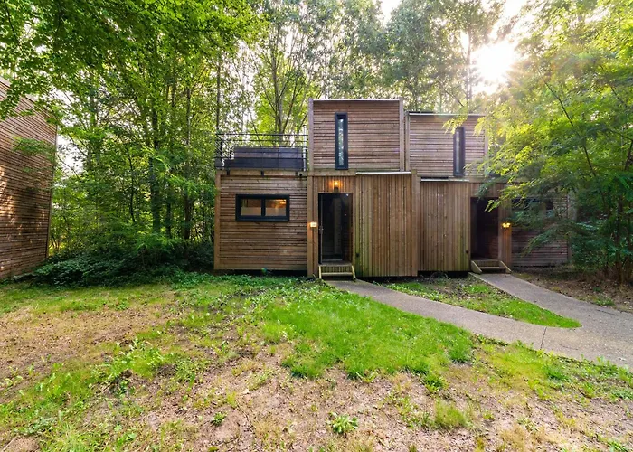 In Tournai With Forest View 度假居