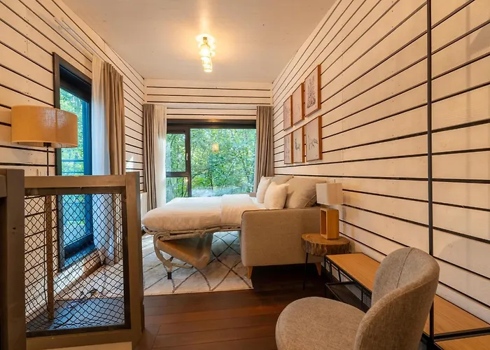 In Tournai With Forest View 度假居